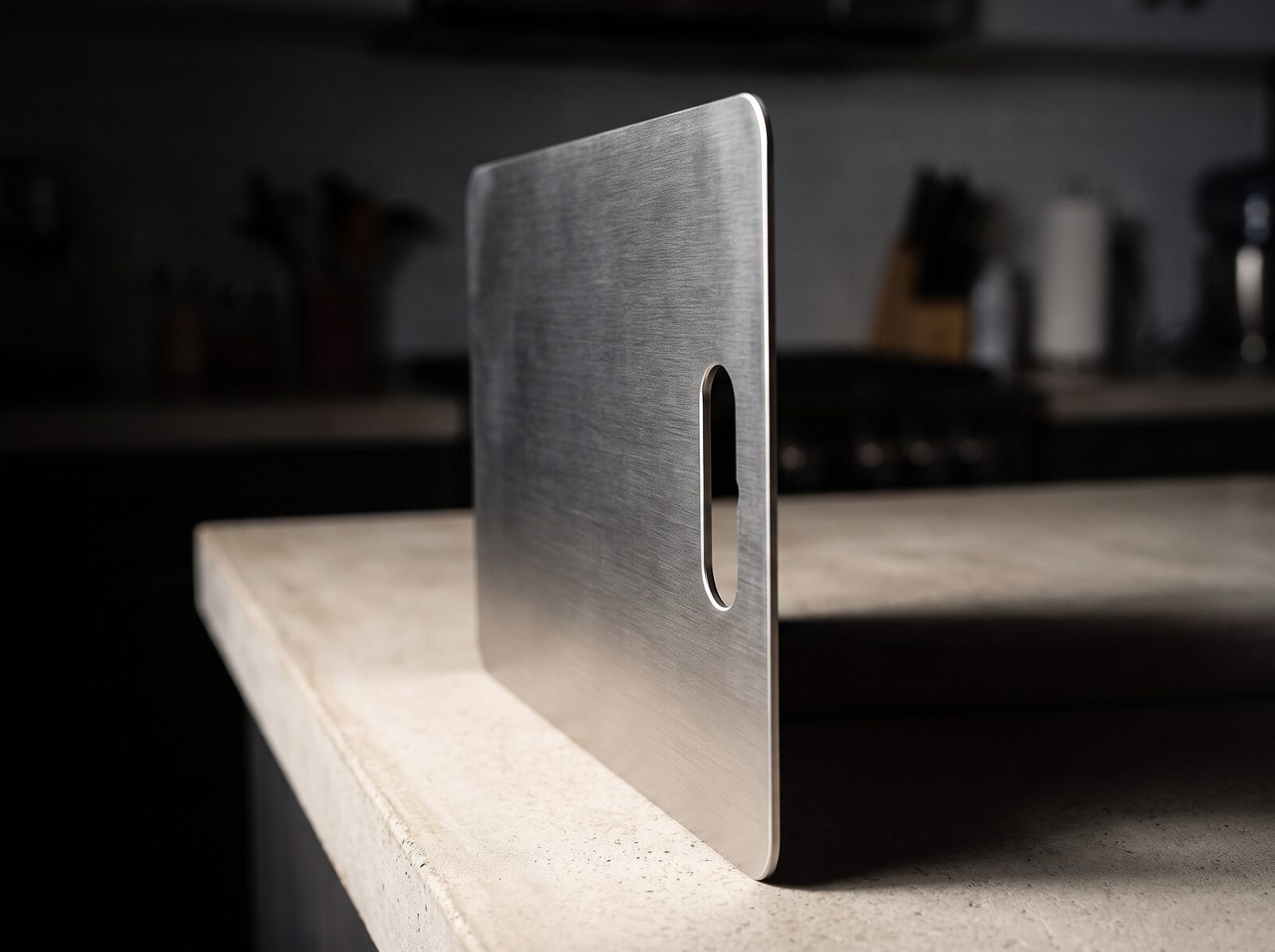 Edge profile of the titanium cutting board